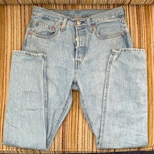 Levi’s 501 Skinny. 27x28. 100% cotton.